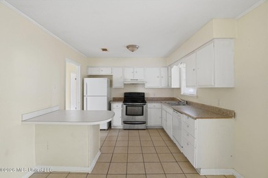 Welcome to this cozy and affordable single-family home in the - photo 7