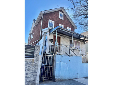 East River Townhome/Townhouse Sale Pending in East Elmhurst New York