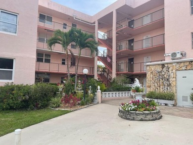 Welcome to Paradise. This two-bedroom, two-bathroom condominium - photo 2