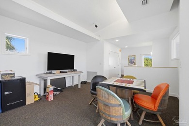 Located in the highly sought-after Villa Sabine neighborhood - photo 40