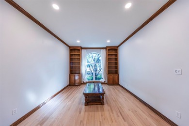 Stunning lakefront home filled with natural light, luxury - photo 14