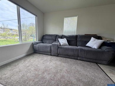 Great Opportunity for Owner-Occupant or Investor! Duplex - photo 4