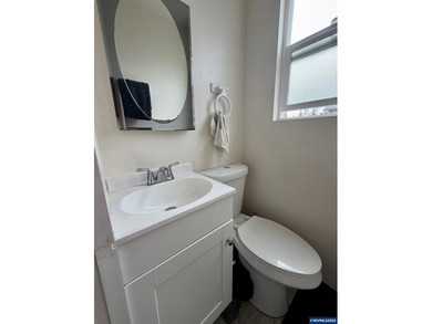 Great Opportunity for Owner-Occupant or Investor! Duplex - photo 6
