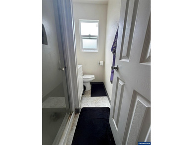 Great Opportunity for Owner-Occupant or Investor! Duplex - photo 7