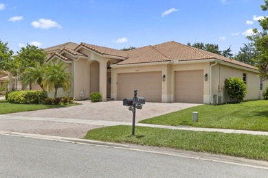Beautifully maintained 4-bedroom, 3-bath home with a 3-car - photo 3