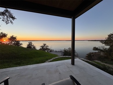 Stunning lakefront home filled with natural light, luxury - photo 36