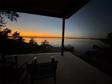 Stunning lakefront home filled with natural light, luxury - photo 37