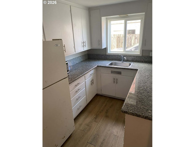 Remodeled 4 Plex On Oregon Coast! This 4 Plex features 4 - photo 16