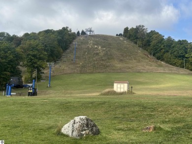 Beautiful 2-bedroom, 2-bath condo located just steps from the