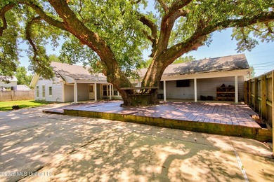 This home is BEAUTIFUL! Fully remodeled in 2019 and nestled in - photo 36