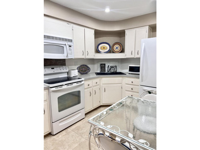 SUNNY & SPACIOUS 1BD/1BA TURNKEY UNIT ACROSS FROM THE SANDY - photo 12