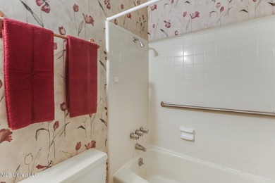 Back on market, BELOW APPRAISED VALUE. This spacious 3-bedroom - photo 13