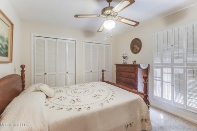 Back on market, BELOW APPRAISED VALUE. This spacious 3-bedroom - photo 16