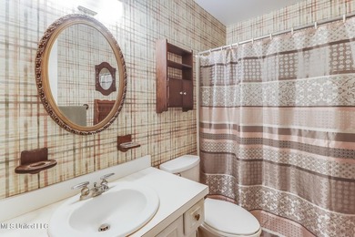 Back on market, BELOW APPRAISED VALUE. This spacious 3-bedroom - photo 20