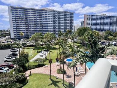 SUNNY & SPACIOUS 1BD/1BA TURNKEY UNIT ACROSS FROM THE SANDY - photo 21