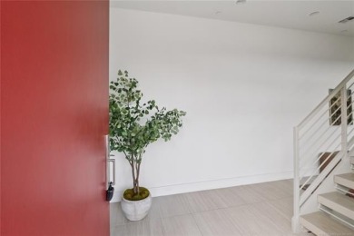 Luxurious Urban 8 townhouse in Tulsa's East Village, walking