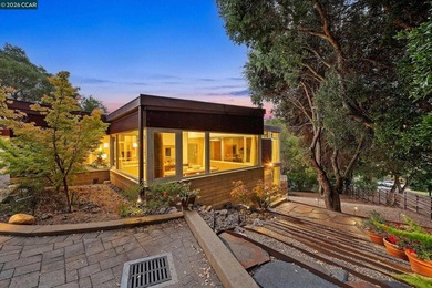 Custom designed by renowned Bay Area architects EnvelopeAD and - photo 5