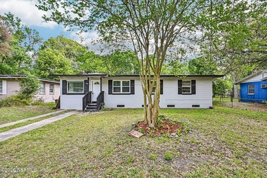 Come check out this four-bedroom, one-bathroom home is move-in - photo 2