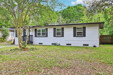 Come check out this four-bedroom, one-bathroom home is move-in - photo 3