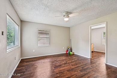 Come check out this four-bedroom, one-bathroom home is move-in - photo 8