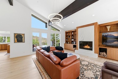 Sophisticated mountain living meets enviable in-town convenience - photo 16