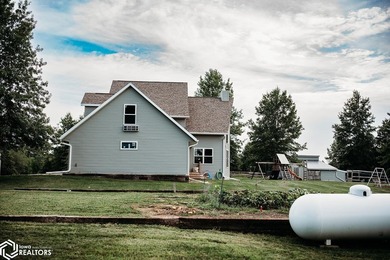 Beautiful 4 Bedroom, 4 Bath and Outbuildings sitting on 4.86 - photo 3