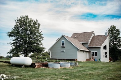 Beautiful 4 Bedroom, 4 Bath and Outbuildings sitting on 4.86 - photo 4