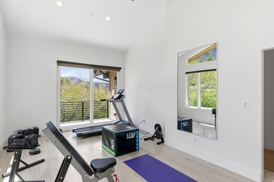 Sophisticated mountain living meets enviable in-town convenience - photo 27