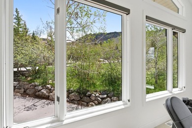 Sophisticated mountain living meets enviable in-town convenience - photo 28