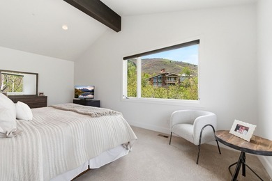 Sophisticated mountain living meets enviable in-town convenience - photo 31