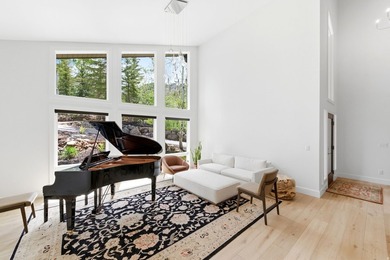 Sophisticated mountain living meets enviable in-town convenience - photo 42