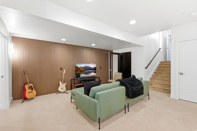 Sophisticated mountain living meets enviable in-town convenience - photo 46