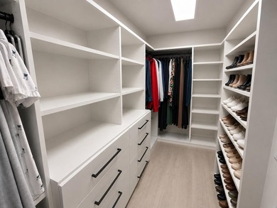 Welcome to this beautifully renovated 3-bedroom, 2-bath move-in - photo 7