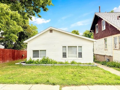 Completely remodeled from top to bottom, this 3-bedroom, 1-bath - photo 3