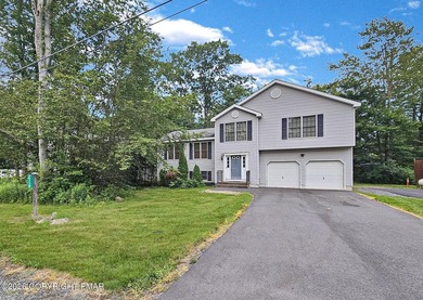 Sunset Lake Home For Sale in Pocono Summit Pennsylvania
