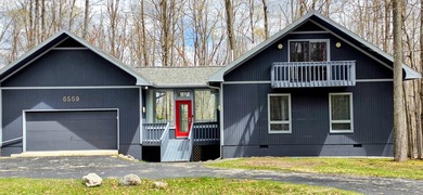 Large Michaywe home on a quiet cul-de-sac set in the wood. This - photo 2