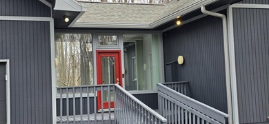 Large Michaywe home on a quiet cul-de-sac set in the wood. This - photo 4