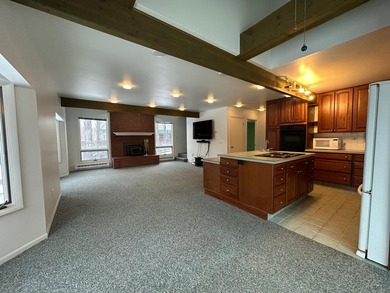 Large Michaywe home on a quiet cul-de-sac set in the wood. This - photo 6