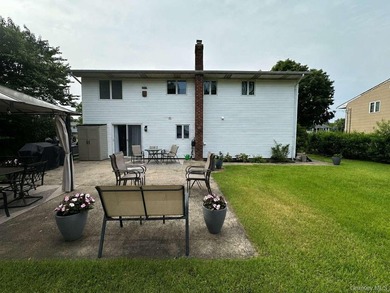 Enjoy the balance of comfort and convenience in this 4-bedroom - photo 13