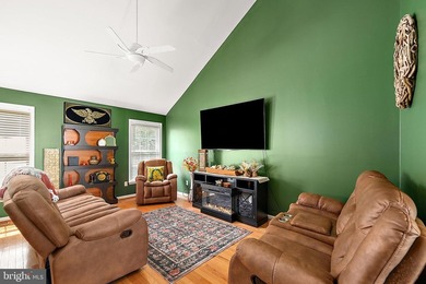 Well-kept 3BR/2BA rancher on a corner lot in the desirable - photo 3