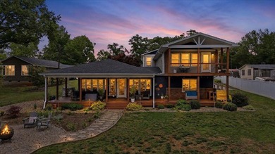 Experience the perfect blend of waterfront living, versatility - photo 1