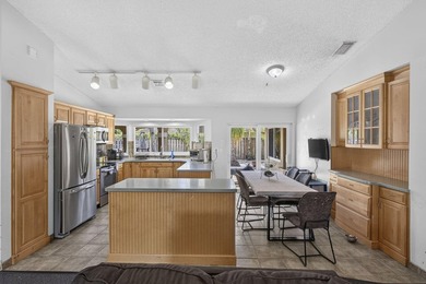 Welcome to this beautifully maintained 3-bedroom, 2-bathroom - photo 2