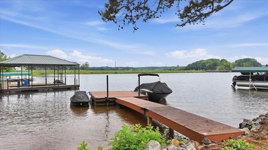Experience the perfect blend of waterfront living, versatility - photo 2