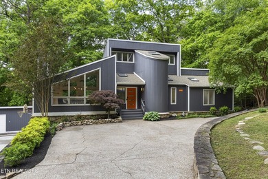 FRESH NEW PRICE AND A BRAND NEW DECK! Stunning mid-century - photo 1
