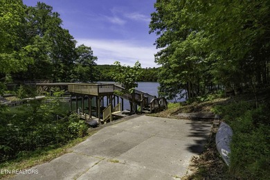 FRESH NEW PRICE AND A BRAND NEW DECK! Stunning mid-century - photo 2