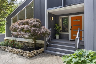 FRESH NEW PRICE AND A BRAND NEW DECK! Stunning mid-century - photo 3