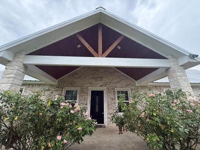 This home has 3 bedrooms and 2 bathrooms, the split-bedroom - photo 16