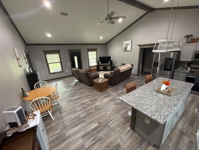 This home has 3 bedrooms and 2 bathrooms, the split-bedroom - photo 19