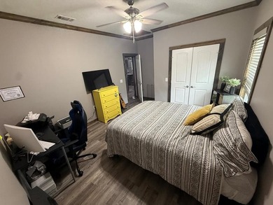 This home has 3 bedrooms and 2 bathrooms, the split-bedroom - photo 24