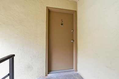 Welcome to a charming 2-bedroom, 1.5-bathroom home located in - photo 2